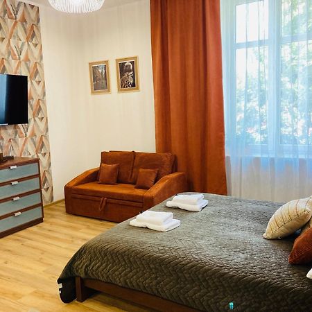קרקוב St. Cross Apartment מראה חיצוני תמונה