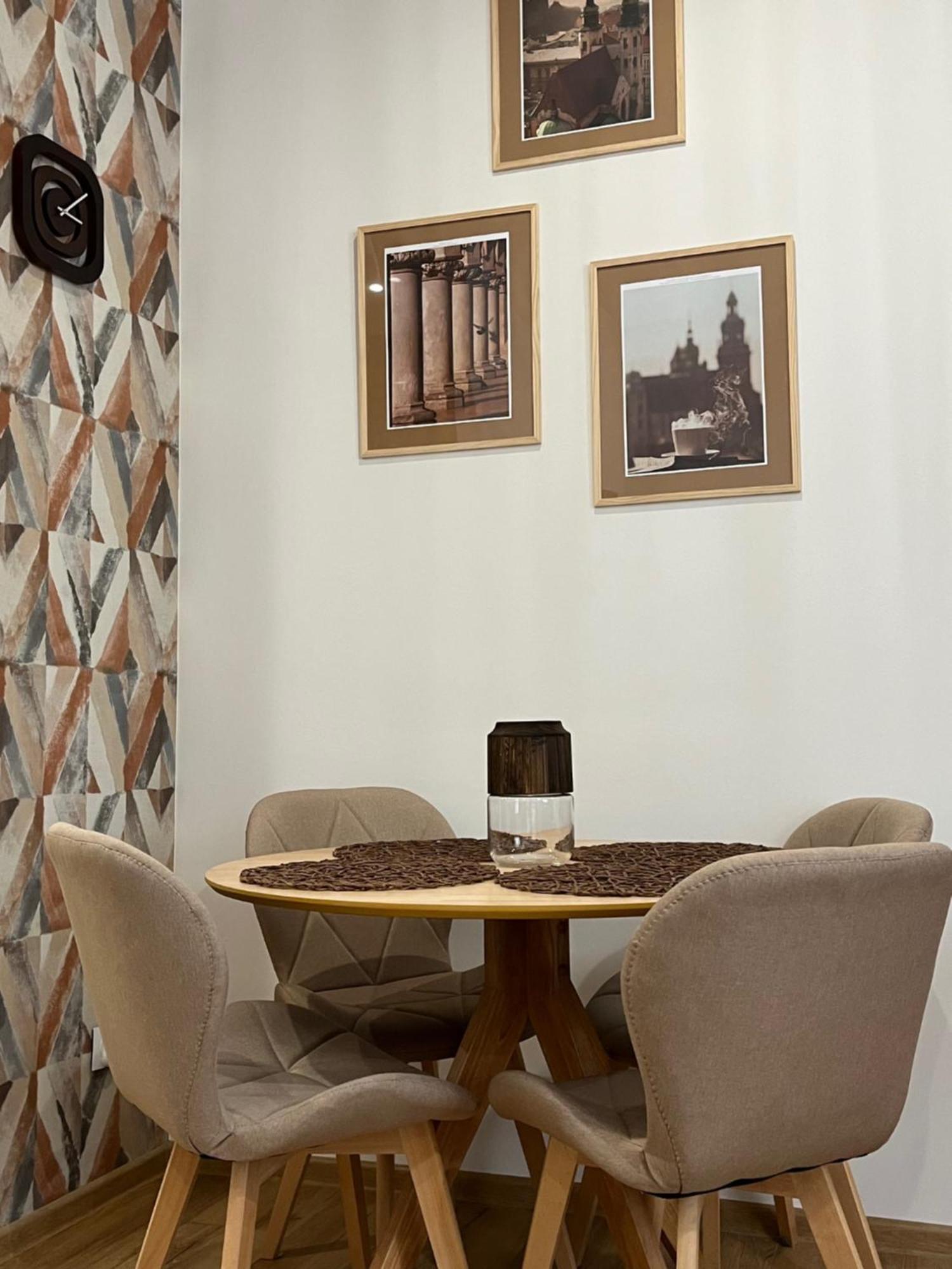 קרקוב St. Cross Apartment מראה חיצוני תמונה